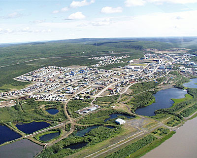 inuvikaerial3.jpg (51306 bytes)