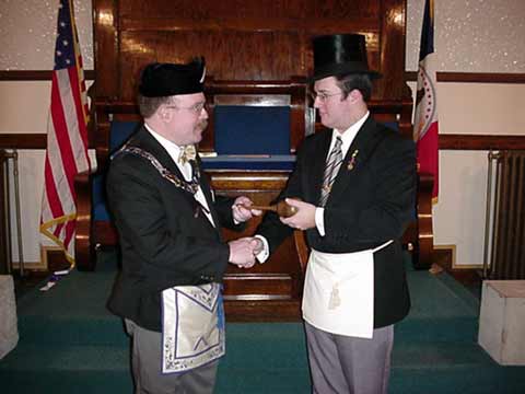 WM and PM David Peter receives the gavel from PM Matthew E Lowe (Riley #390)