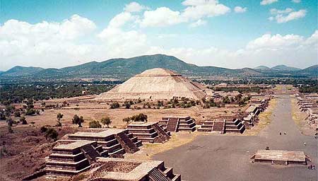 Sight of the Aztec
 pyramids of Mexico City
